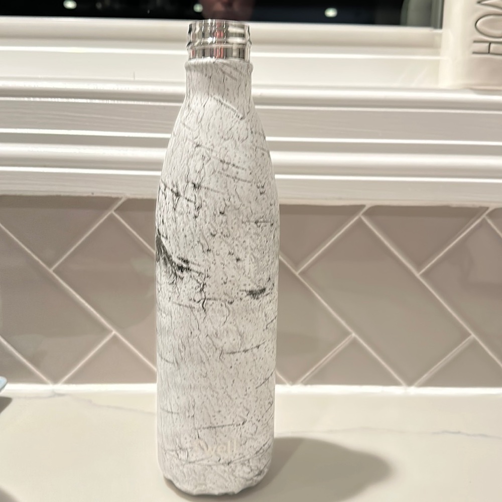 SWELL Bottle - Picture 2 of 5